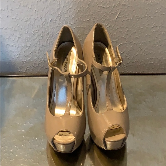 Steve Madden Shoes - Steve Madden peep toe patent leather heels in nude